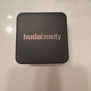 HUDA BEAUTY Cherry Blossom Cake Setting Powder